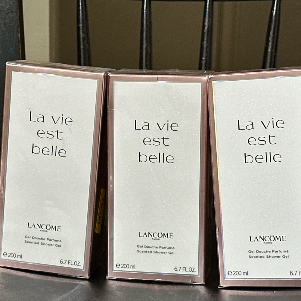 3 full size Lancome La Vie Est Belle Body Wash - White and Pink